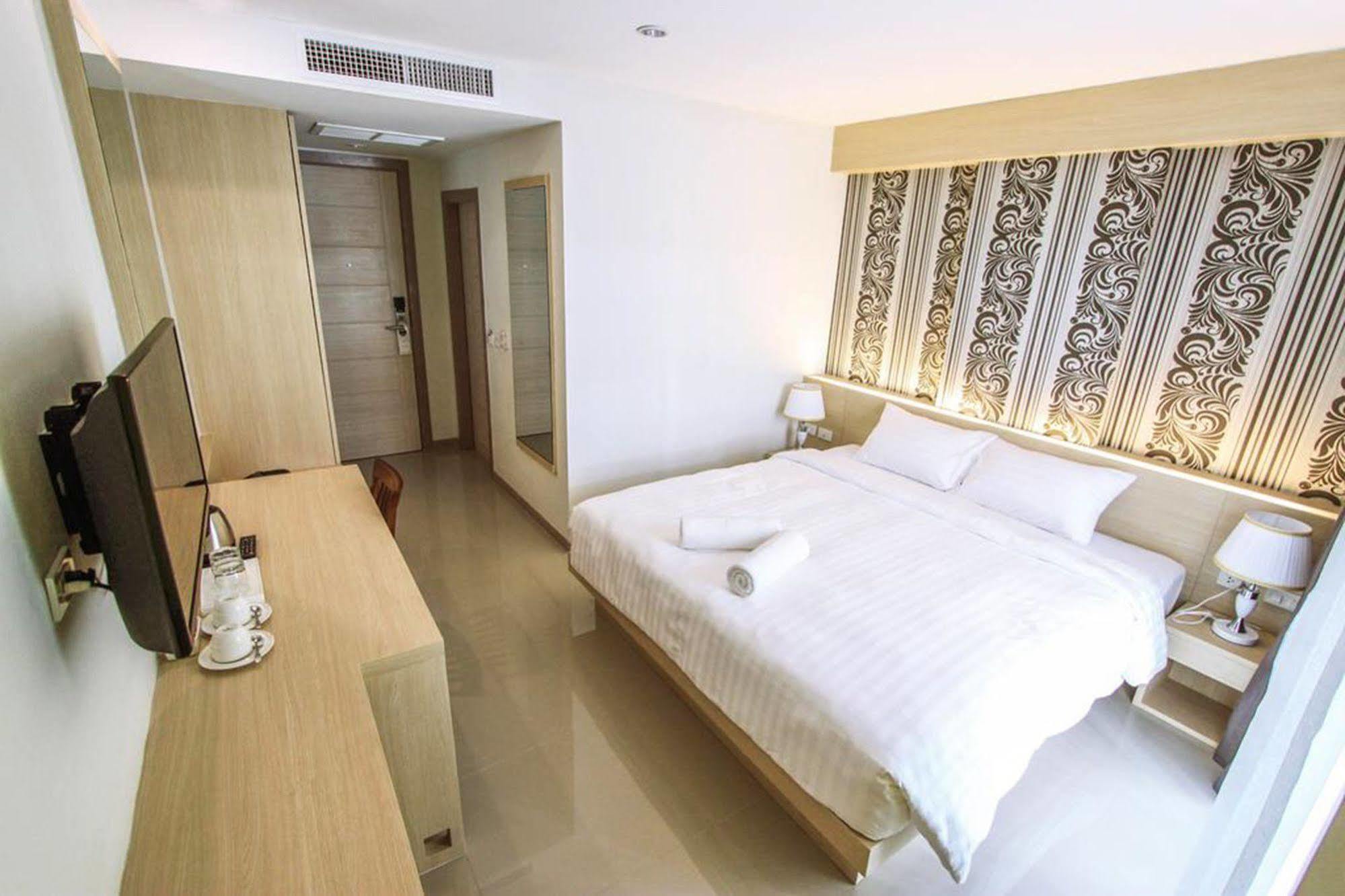 Ocean And Ole Patong Hotel Dış mekan fotoğraf