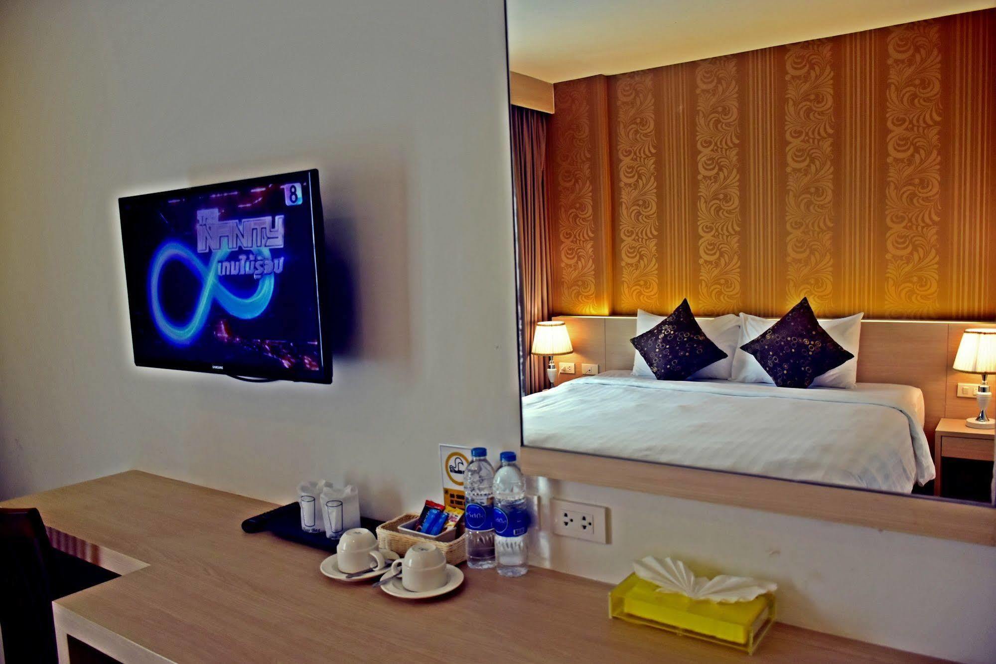 Ocean And Ole Patong Hotel Dış mekan fotoğraf